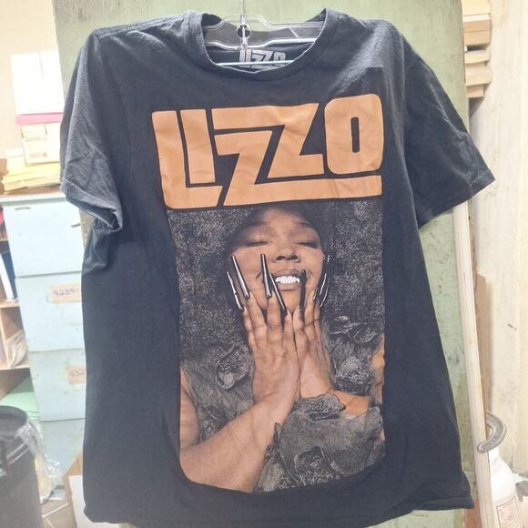 Lizzo Graphic T-Shirt Black - Size Small - Picture 1 of 4